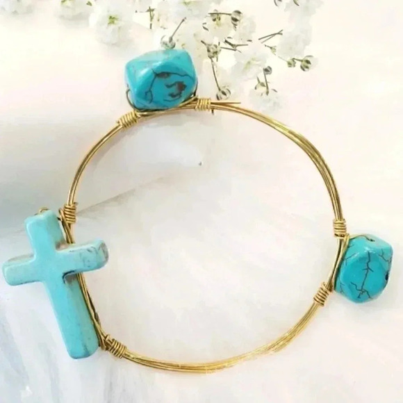 Faux Turquoise wire Bracelet Cross - Picture 1 of 3